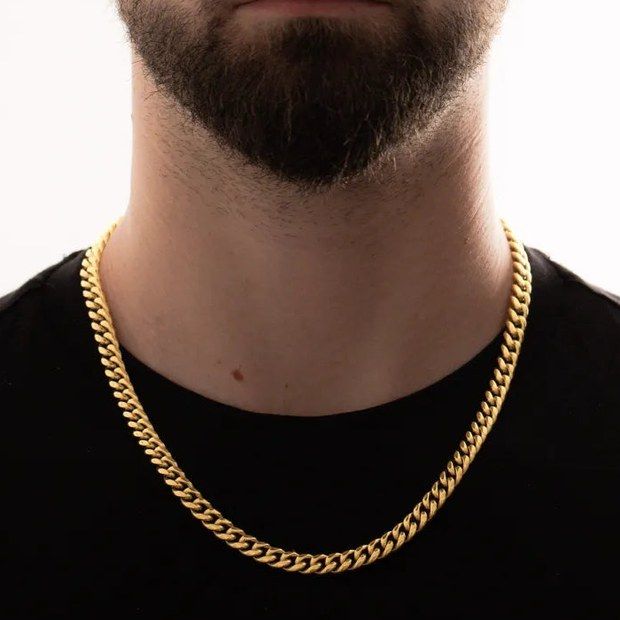 The 8mm Cuban link worn over a tee